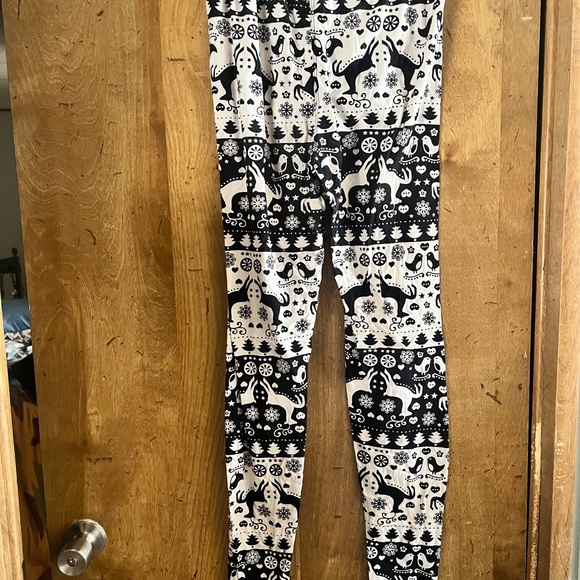 Women’s Black and White Patterned Leggings - Picture 1 of 2